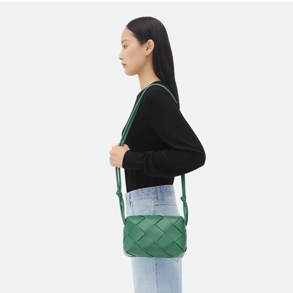 Bottega Veneta Maxi Intreccio Small Cassette Bag in Mermaid